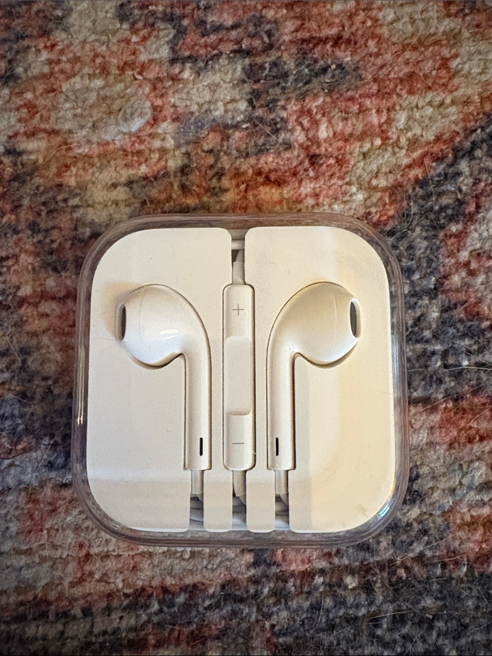Apple Pink iPod nano with White Earbuds - Picture 5 of 6